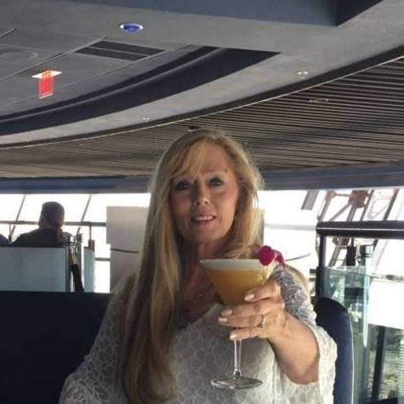 Meet your Posher, Cynthia - Picture 1 of 1